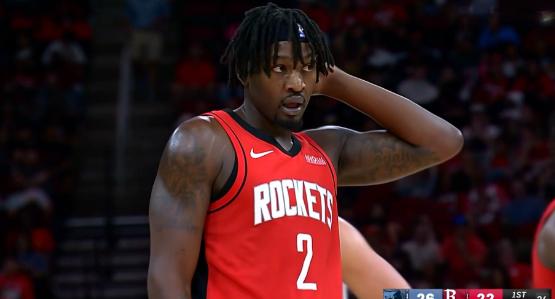 火箭悍将芬尼-史密斯真是充满了能量！在昨天火箭主场迎战灰熊的比赛中，目前双方半场