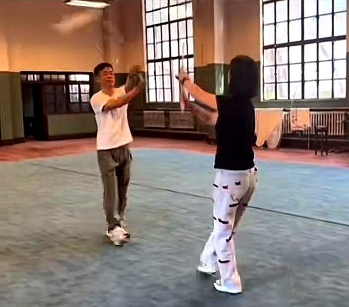 张艺谋这回真没看错人，刘浩存和孙浩在《主角》里，是真刀真枪地干。孙浩为演好秦