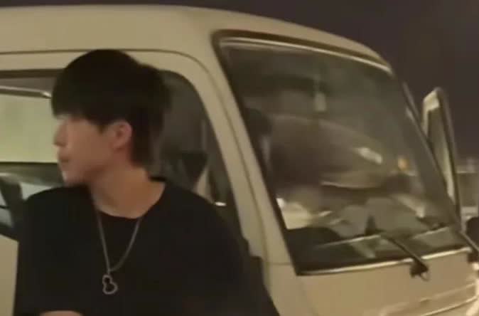以前要盯人别丢了，看来以后箱子和人都得盯着[捂脸哭]次次都是你箱子没啊[偷