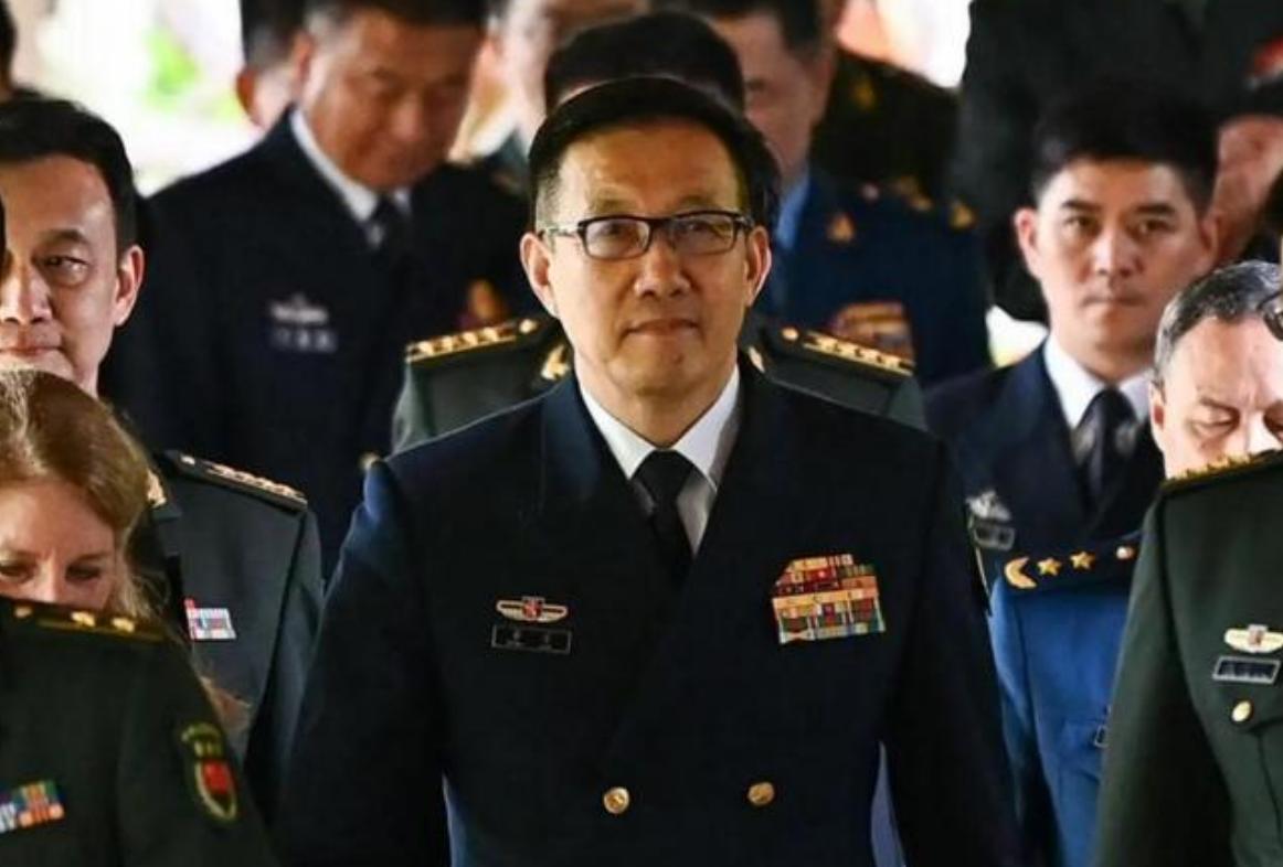 【新加坡感到耿耿于怀，中国防长缺席“香会”，却接受邀请远赴南非】中国防长的