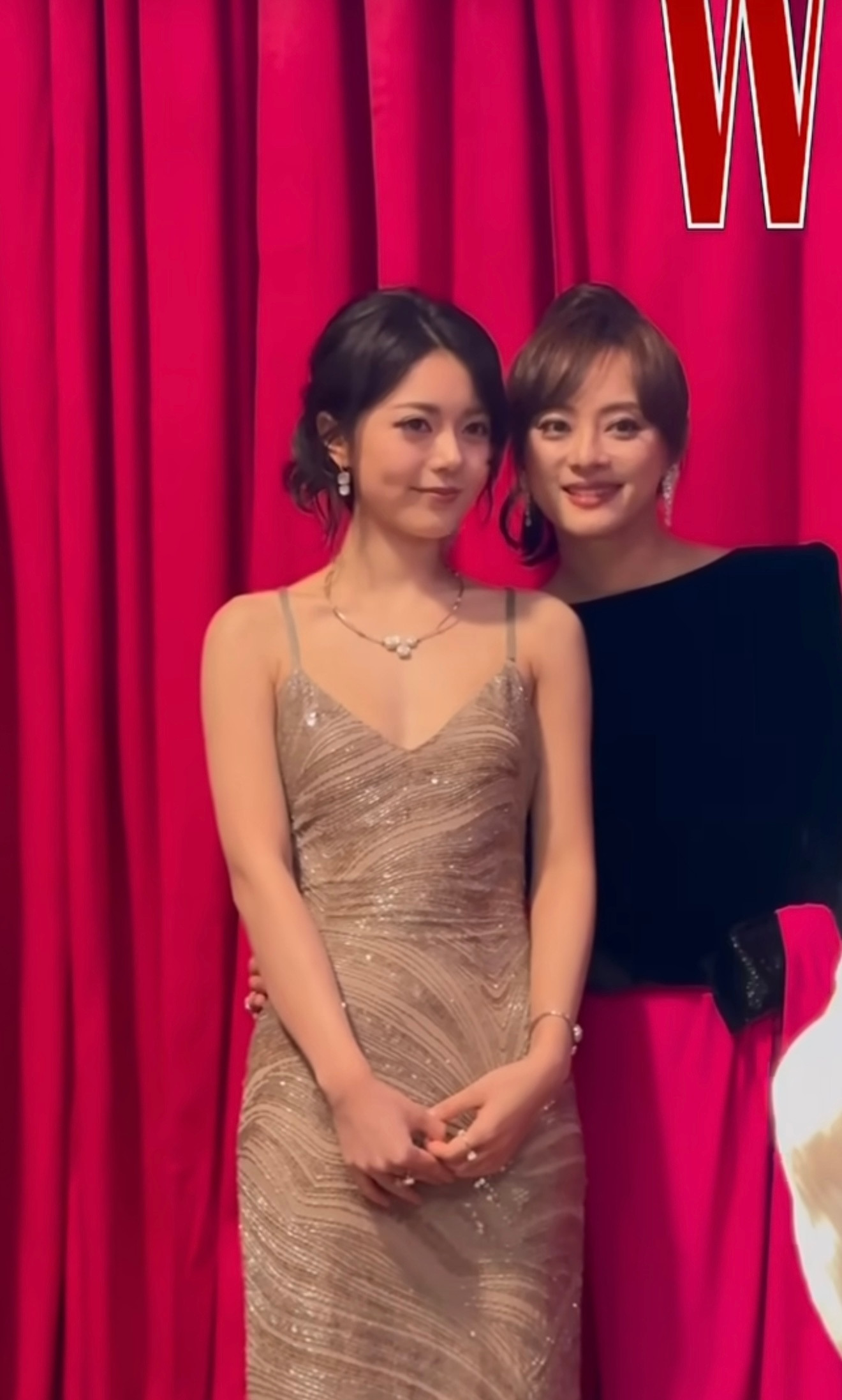 孙俪赵今麦W庆典合影孙俪赵今麦W庆典合影孙俪赵今麦同框​​​