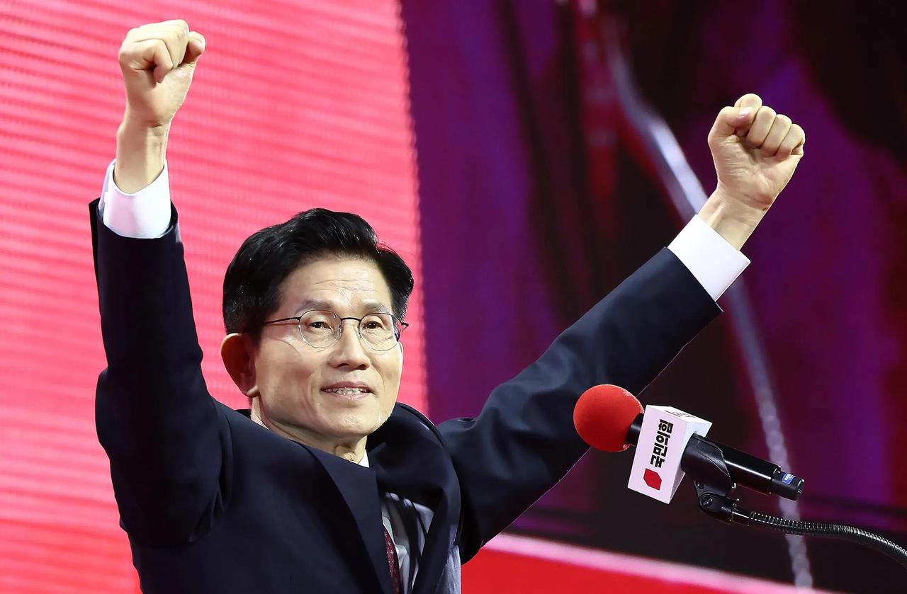 “剧情”一波三折，被“强”的金文洙又复活了。党首权宁世反而下台了国民力量再次