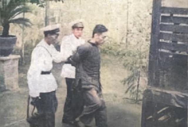 1949年12月，特务杨进兴自知罪孽深重，带着妻女躲去了南充。路上，他碰到几个农