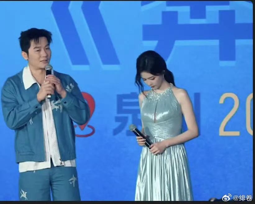 白鹿是不是该减肥了，怎么看不出腰在哪？