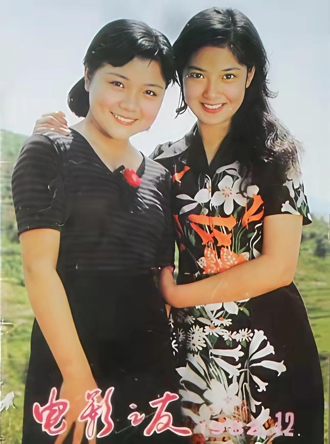 两位女演员好熟悉。仔细一看，这不是薛白和任冶湘吗？是的，就是她俩。记得薛白在