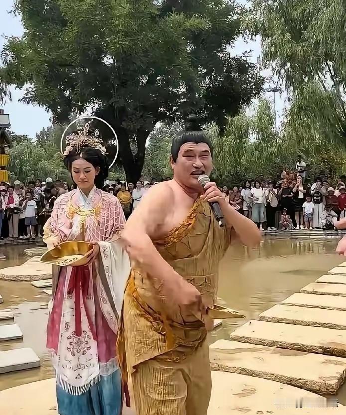太实在了！十万块出场费，朱之文这次真没按常规来。河南开封万岁山武侠城那场演出，合