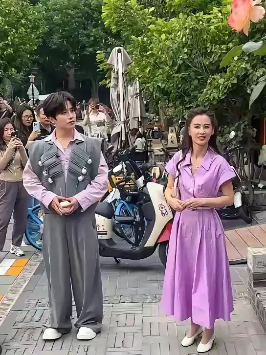 不是吧！？她现实中长这样吗？