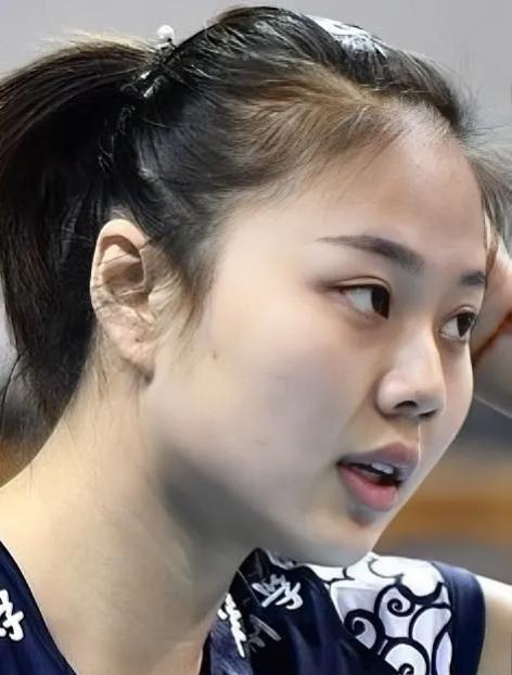 亚锦赛正在天津火热开打，中国女排队长龚翔宇瞬间成为全网热议焦点，越来越多球迷表