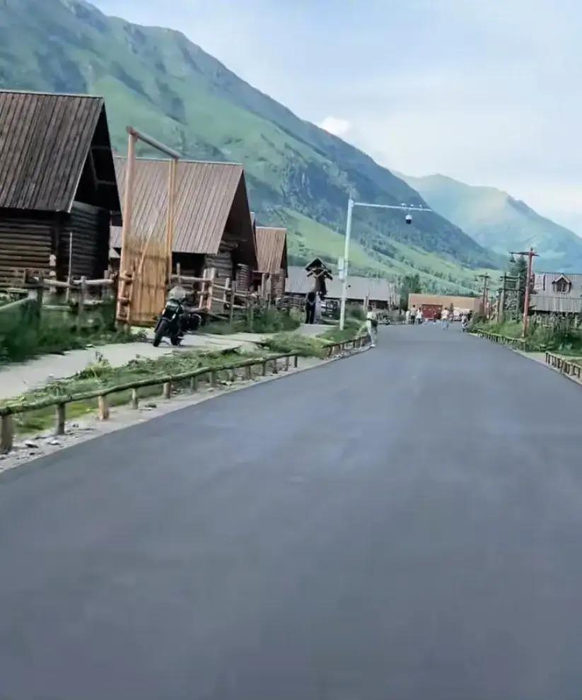 新疆的俄罗斯族在新疆工作和生活，你会发现有些日常用语来自于俄罗斯。如：新
