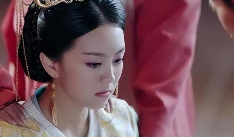 皇太后降级当公主，你见过吗？公元581年，一个女人眼睁睁看着自己的亲爹逼退了自己