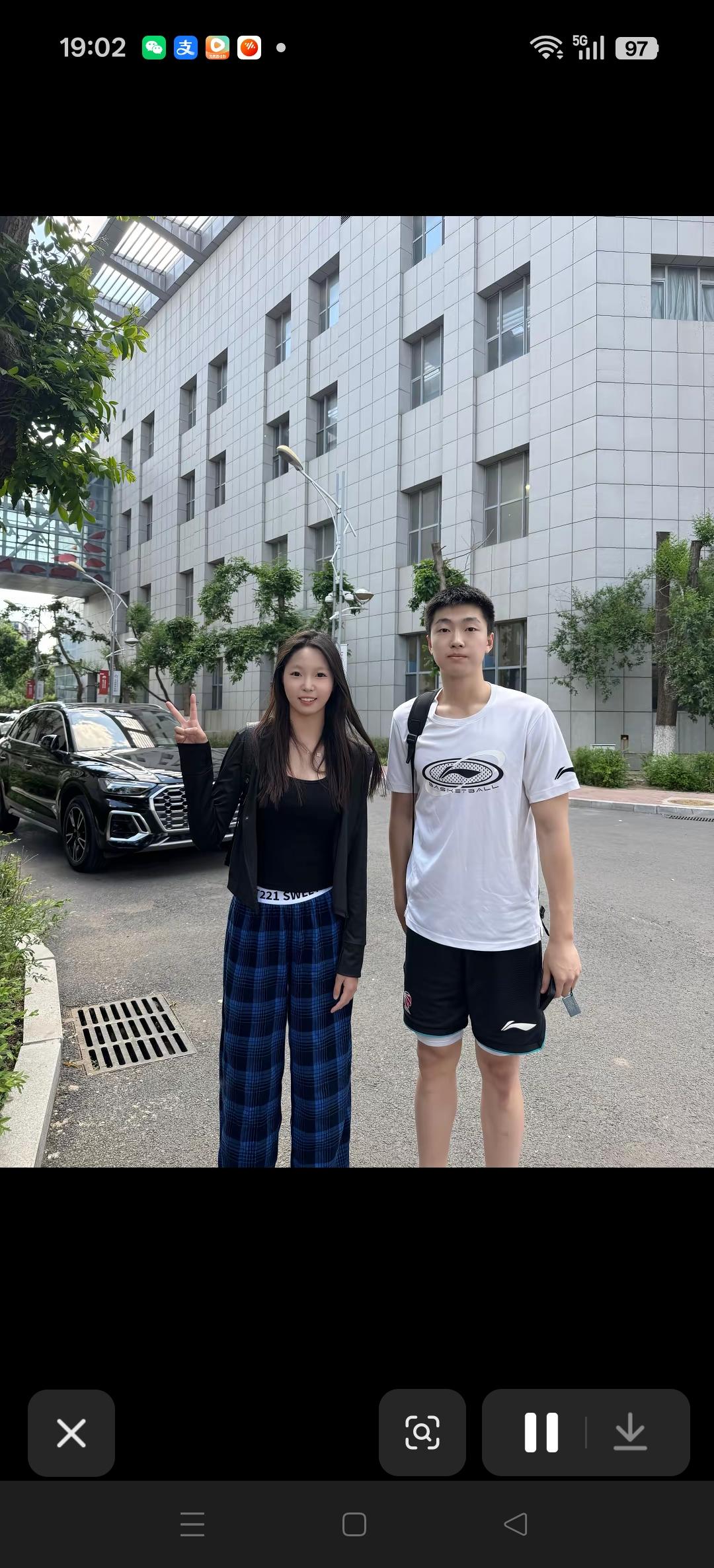 发现了久未露面的张俊豪。感觉好像壮了一些。[比心][比心][加油][加油]