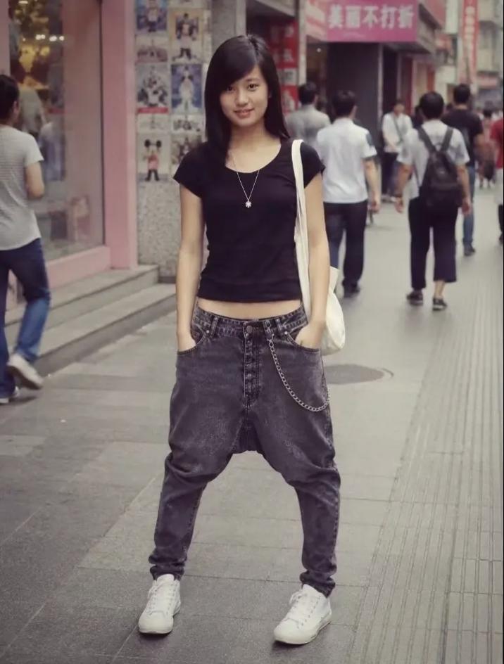 这是拉屎裤吧，一般人真的不敢穿。