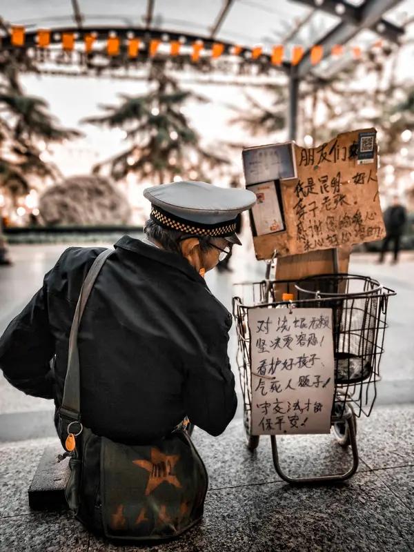 赚钱的门道，其实就藏在逆向思维里！大家总说靠埋头苦干赚大钱，但能真正发大财的
