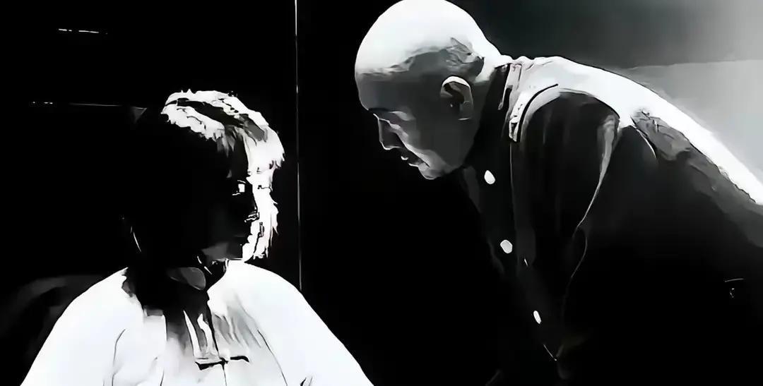 1941年的一间审讯室里，一个汉奸发现“女犯人”竟可能是自己失散20年的妹妹。