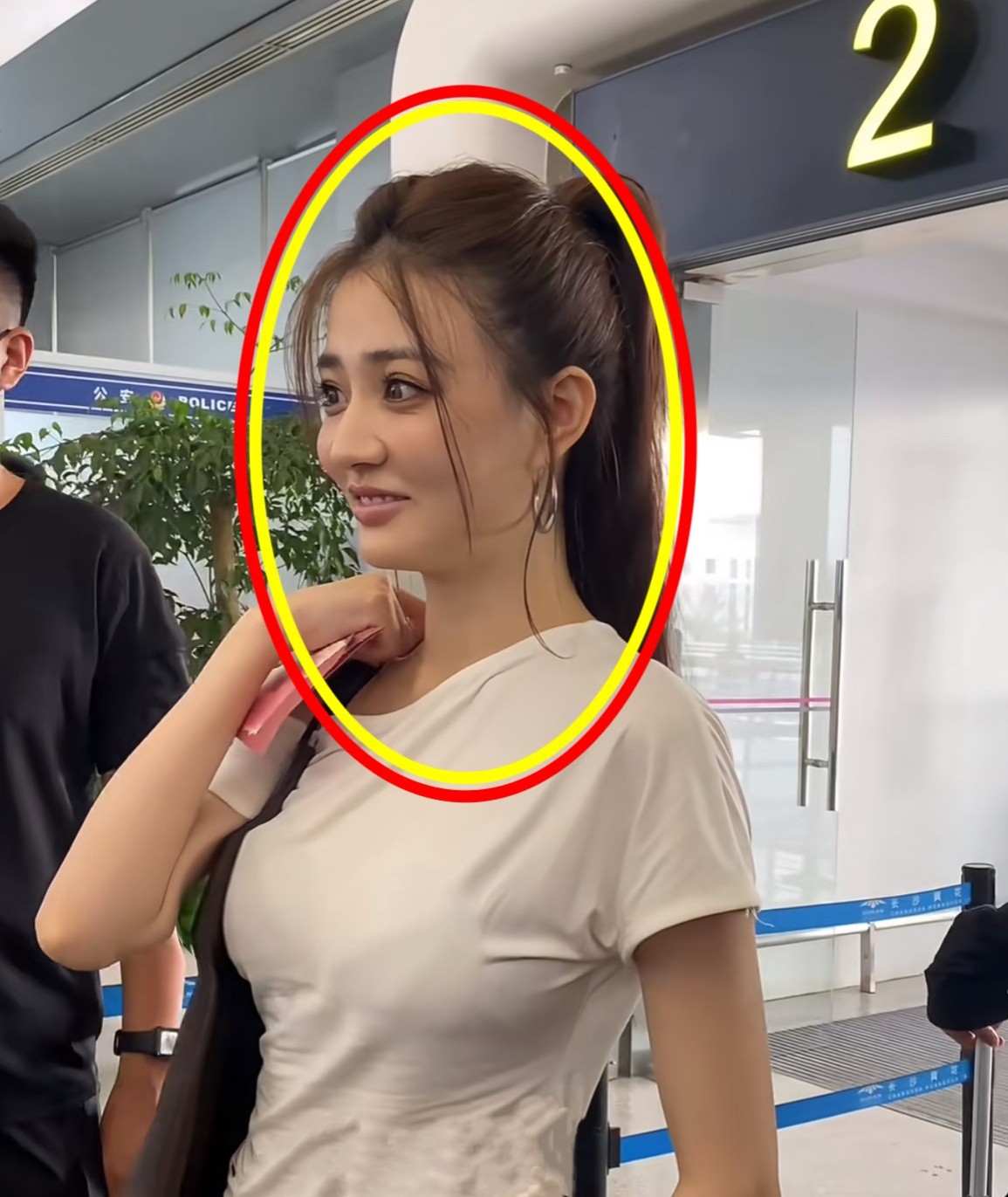 不是？徐璐咋这么不上镜。。
