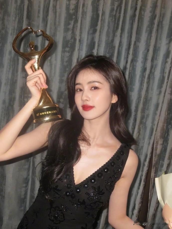 11月5日，50名业内评选出的90，95，00男女中坚力量演员中关注度最高的是9