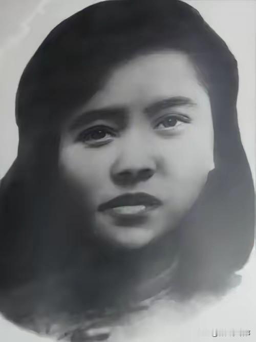 1949年，女教师朱世君被军统特务抓捕，押往渣滓洞的路上，押送人员李朝成一眼认出