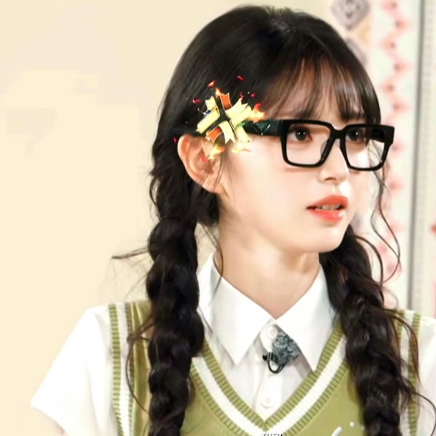 田曦薇可可爱爱的小田又可以做美美哒新头像了～