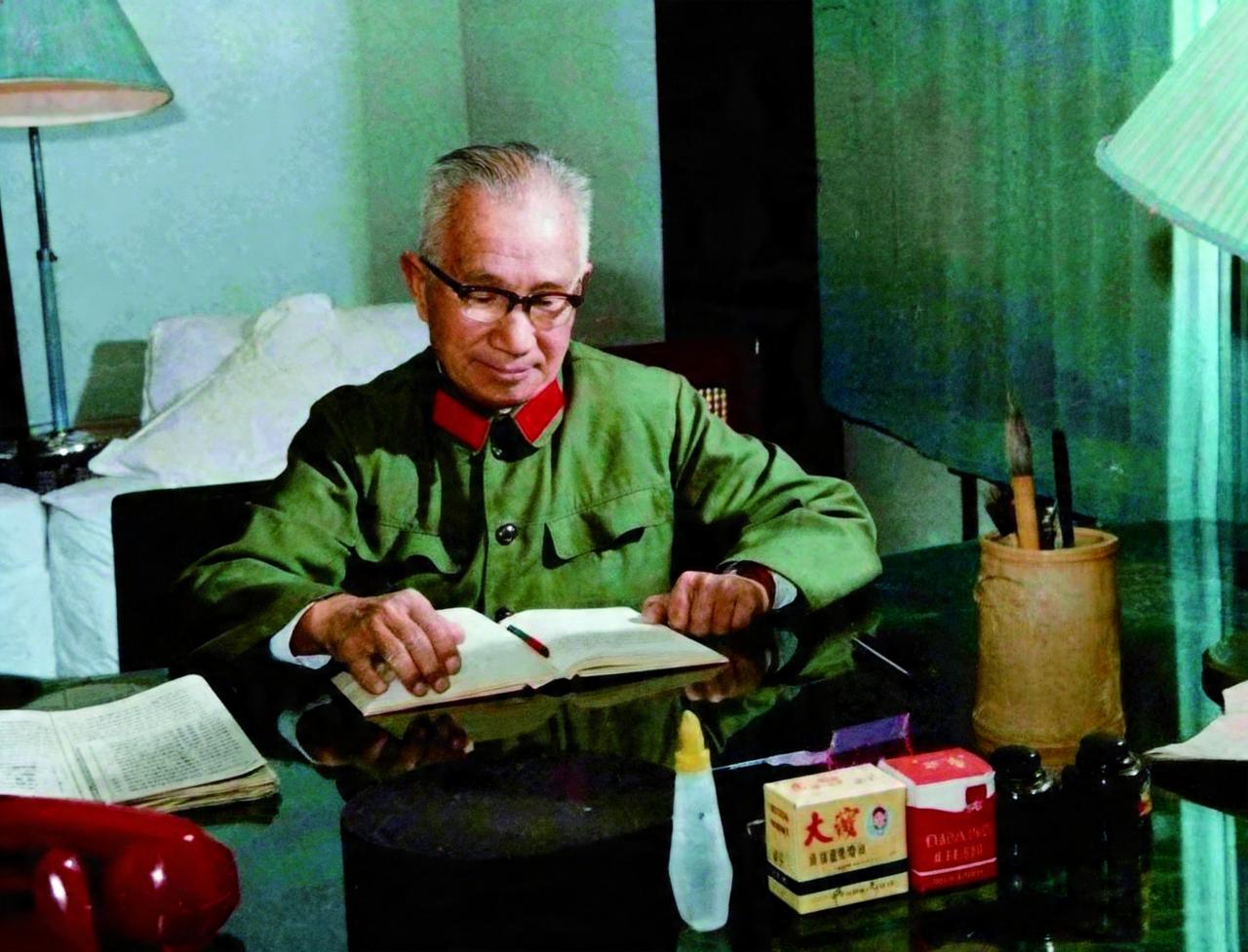 粟裕大将晚年重病缠身，病情快速恶化后，北京专家组紧急联合会诊，拟定为其安装起搏器