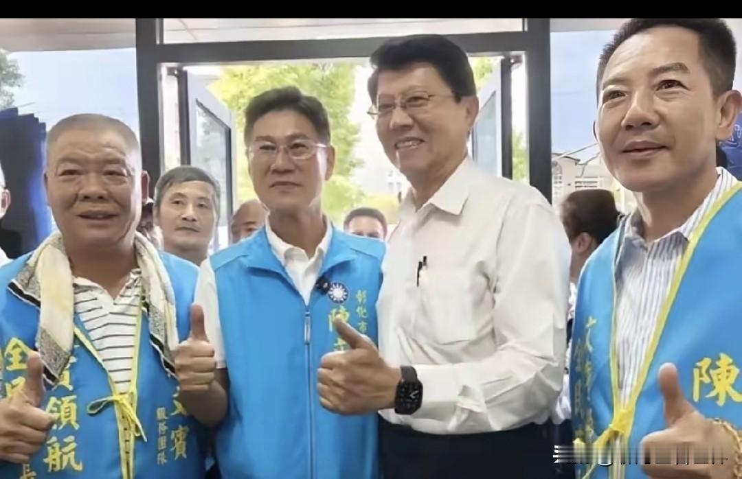 谢龙介的职业生涯或许和傅崐萁高度重合。聊湾区看世界的观点如下：第一，谢龙介在