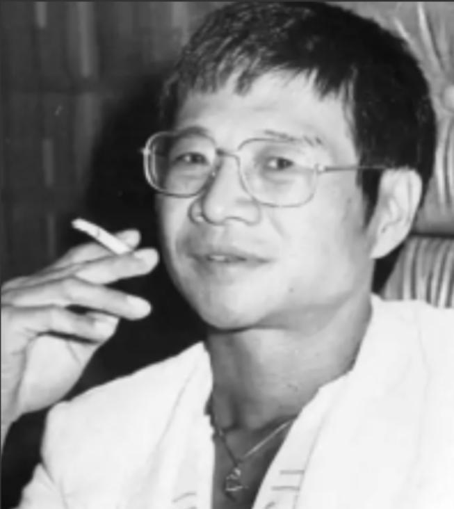 1957年，倪匡伪造多种公章、证件、介绍信，由内蒙古畏罪潜逃至广州，七月间偷渡至