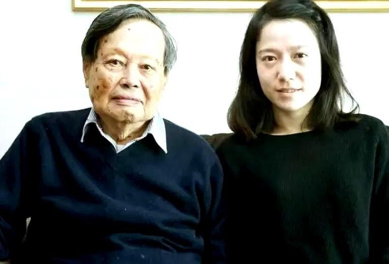 我问60岁的母亲:翁帆是真的爱先生吗?母亲说:深信翁帆对她先生的爱世间没有几个