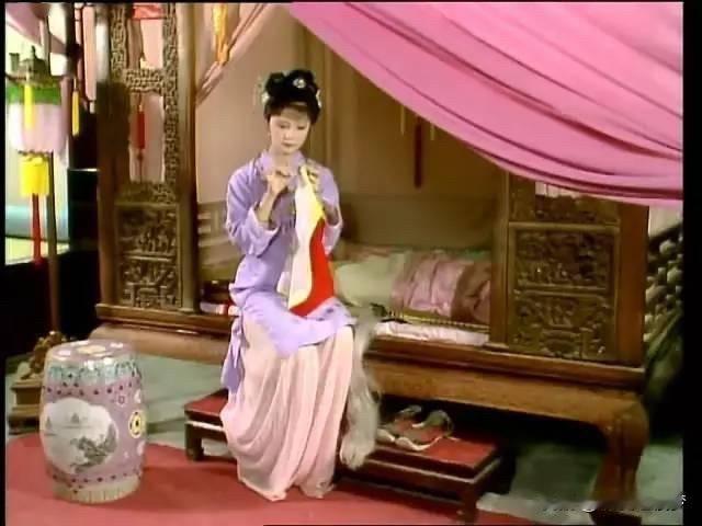 假如通灵宝玉是随林黛玉来到人间，薛家老小第二天一早就收拾行李，搬出荣国府了吗？这