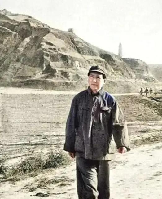 不要再说自己难了，谁能有毛主席难？毛主席回忆延安时期时曾这样说：“我们几乎弄到没