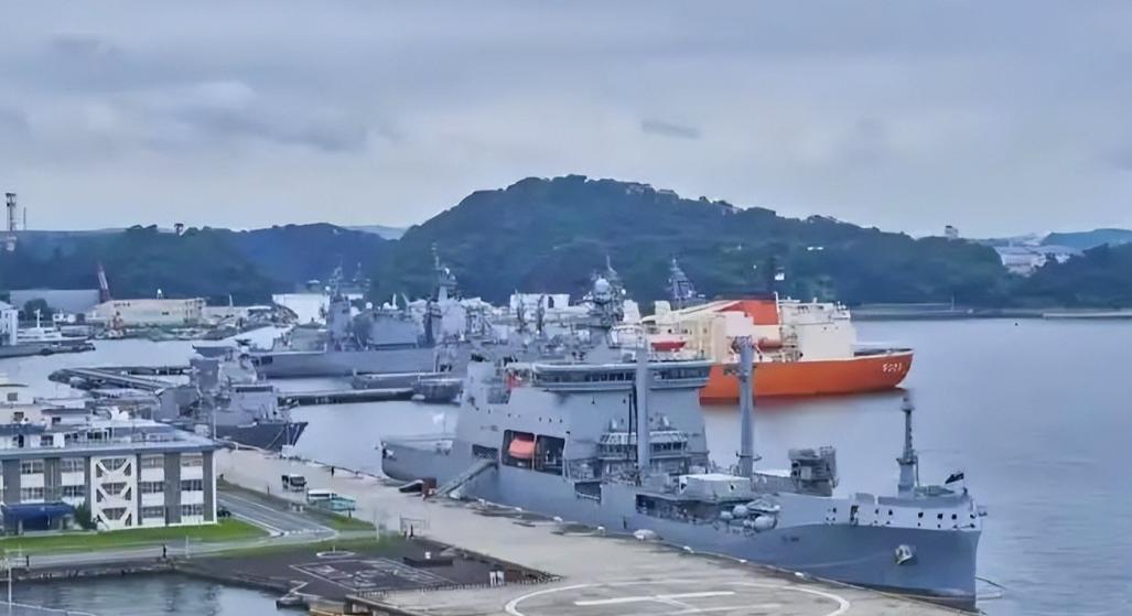 新西兰军舰穿台海，解放军雷达锁定，新总理慌忙呼吁不要还击？9月21日，新西