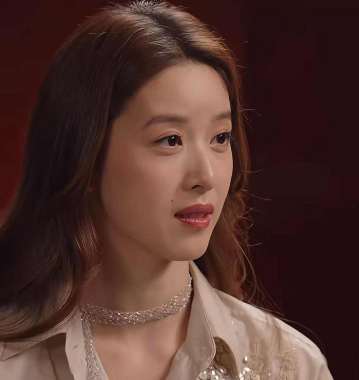 从奶茶妹妹到播客主理人，她选择更自私的路，什么在驱动她。章泽天现在不打算再生孩