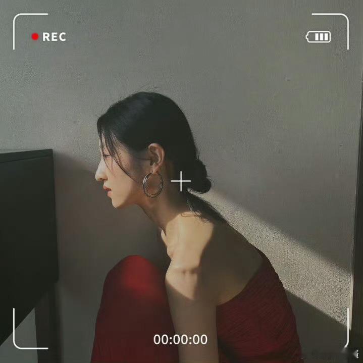 张子枫骂自己是镜头外对表演的较劲，是角色里和自己的撕扯。那些没说出口的“不满意”