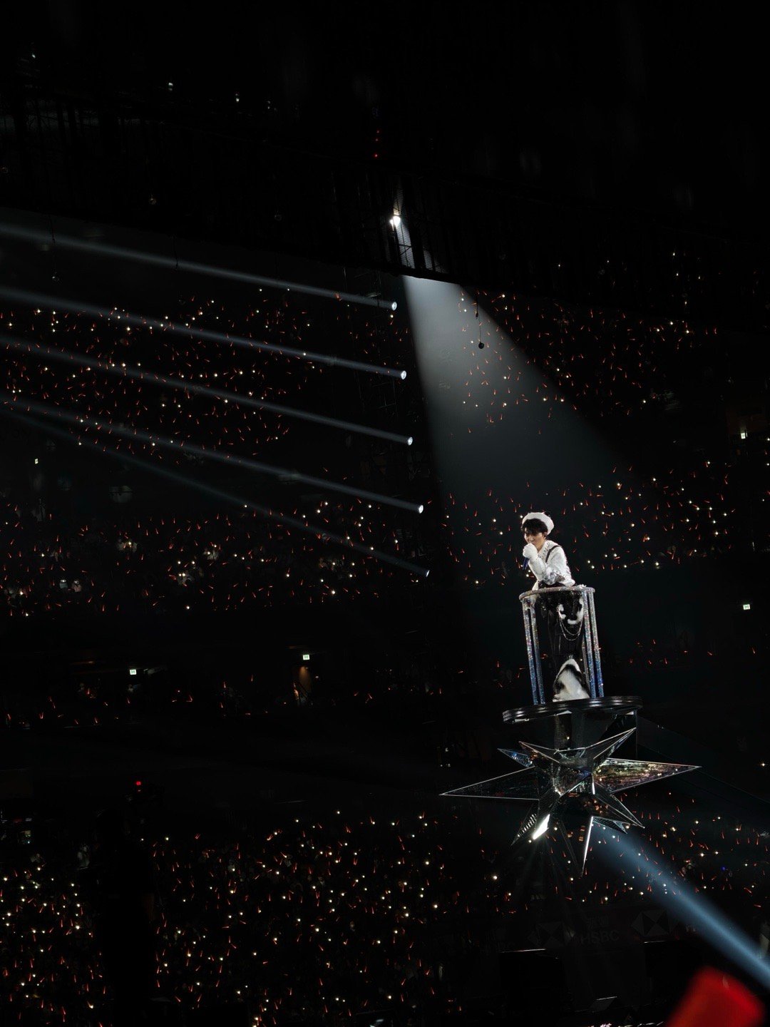 周深在评论区当客服真的被周深狠狠戳中！贴心回复粉丝、温柔叮嘱大家照顾好自己，双