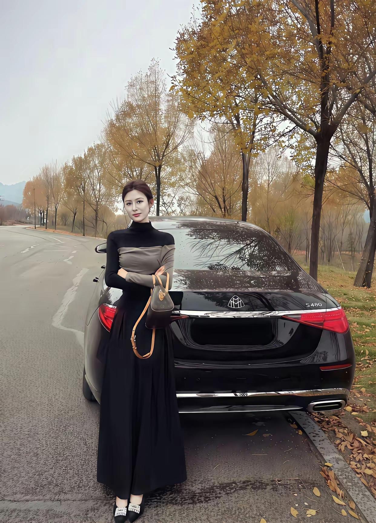 秋日穿搭指南：优雅黑裙与S480的完美搭配