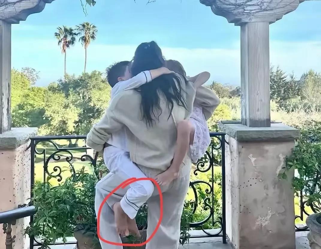 梅根失策了！为了博话题，把自己孩子的基因秘密泄露了！原来的梅根，晒孩子不是背影