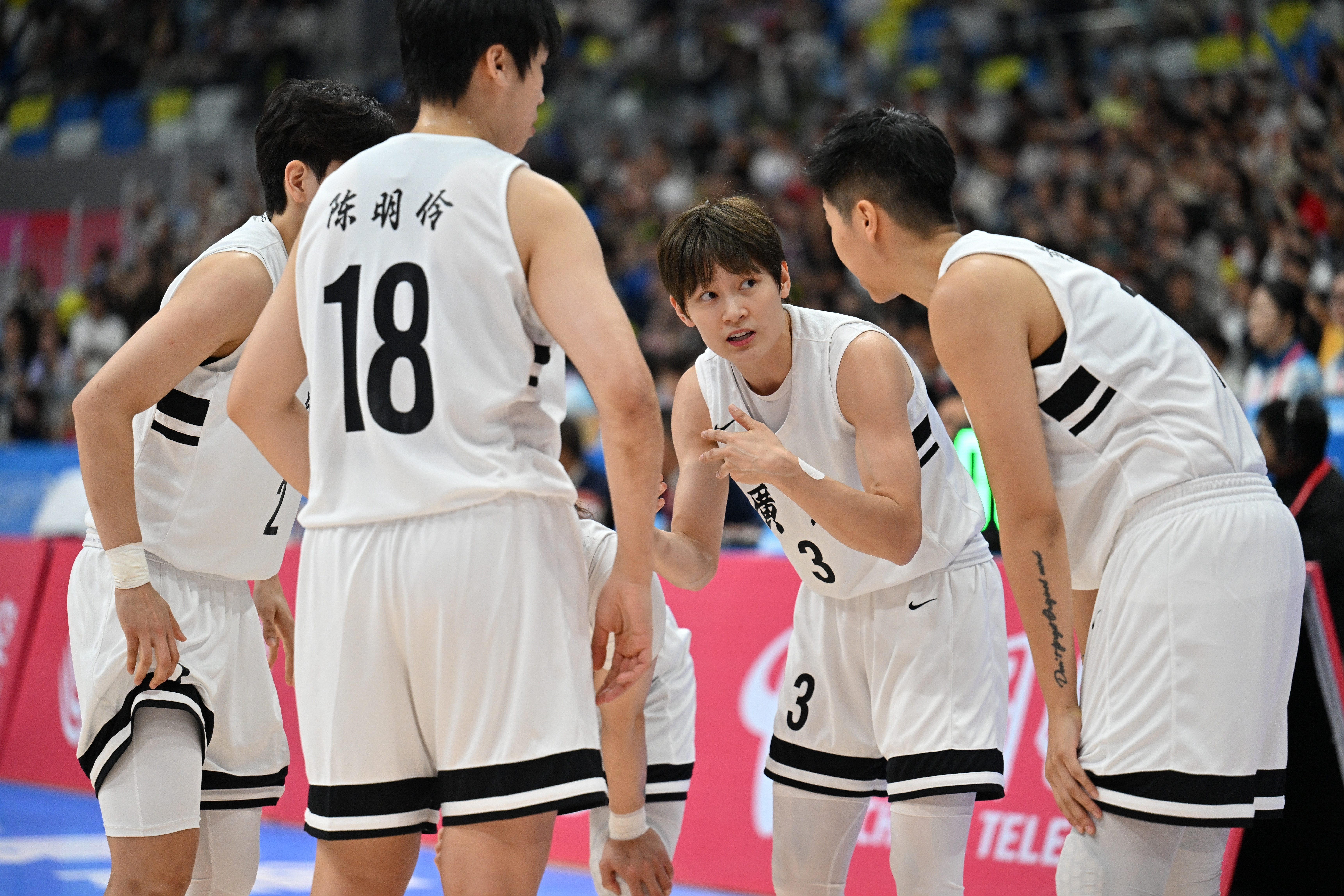 广东女篮14连胜遭终结! 媒体人: 除杨力维和外援 没稳定得分点