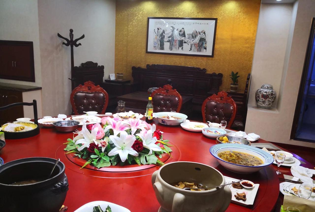 最近请客吃饭发生的几个变化。细读了《公职人员违规吃喝认定标准》和《这些