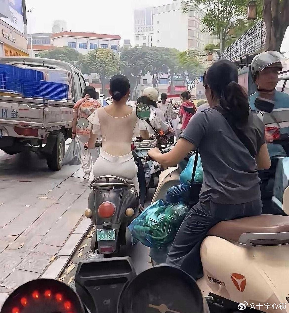 怎么提醒她才不会尴尬