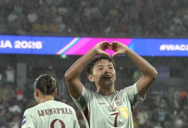 破案！朝鲜女足罢赛5分钟原因找到，主裁没错，中国女足同受其害上半场补时第48