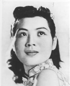 1942年1月19日夜，上海国际饭店，10楼708房间里弥漫着浓烈的酒气，一位漂