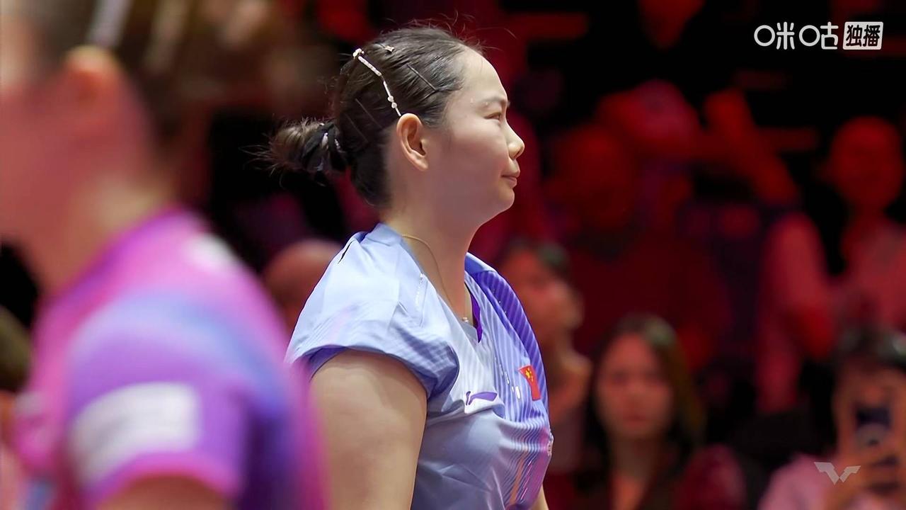 看何卓佳打球，体会到了什么叫涨他人士气，灭自己威风，哎~何卓佳迎