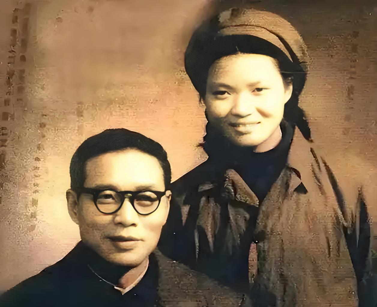 1942年的一场宴会上，沈醉带着妻子粟燕萍出席，席间戴笠的目光始终落在粟燕萍身上