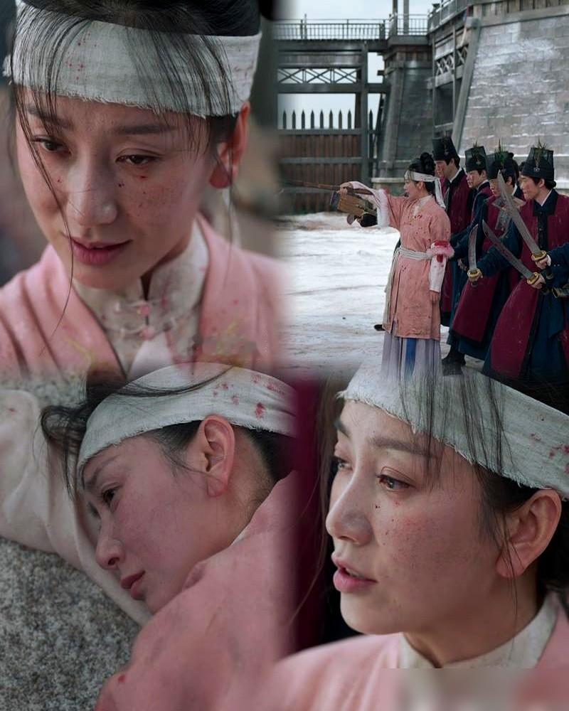 谭松韵给董晴投了两年简历，董晴本人不知道。这事是董晴自己在采访里说的，隔了好几年才从别人嘴里听说。当