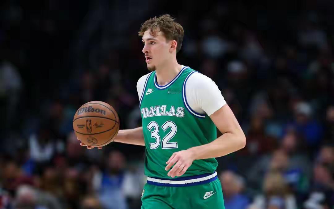 截至目前，2025届新秀前三现状如下：状元秀:弗拉格（独行侠），已坐稳球队首发