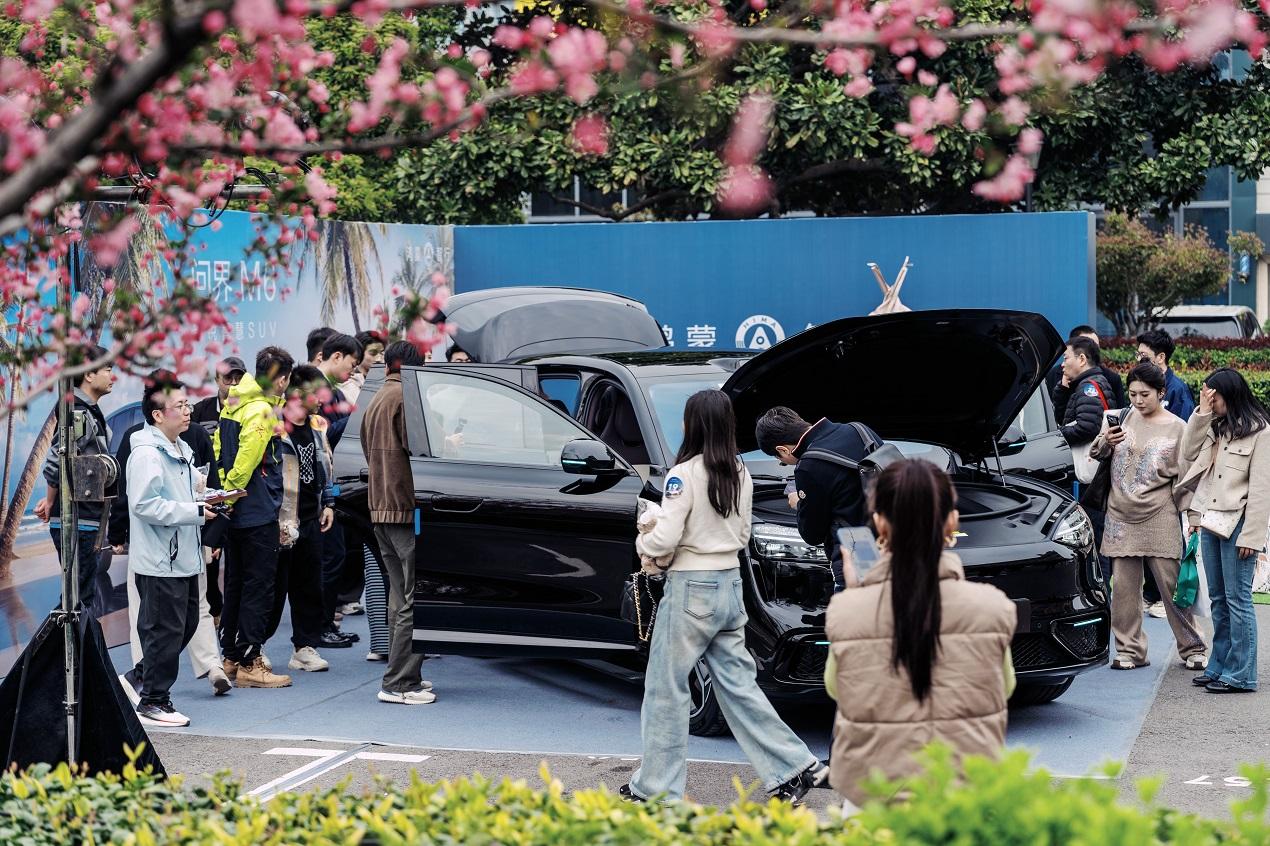 问界M6杀疯了！24小时订单破6万，新锐王牌实至名归预售24小时，订单直接冲到