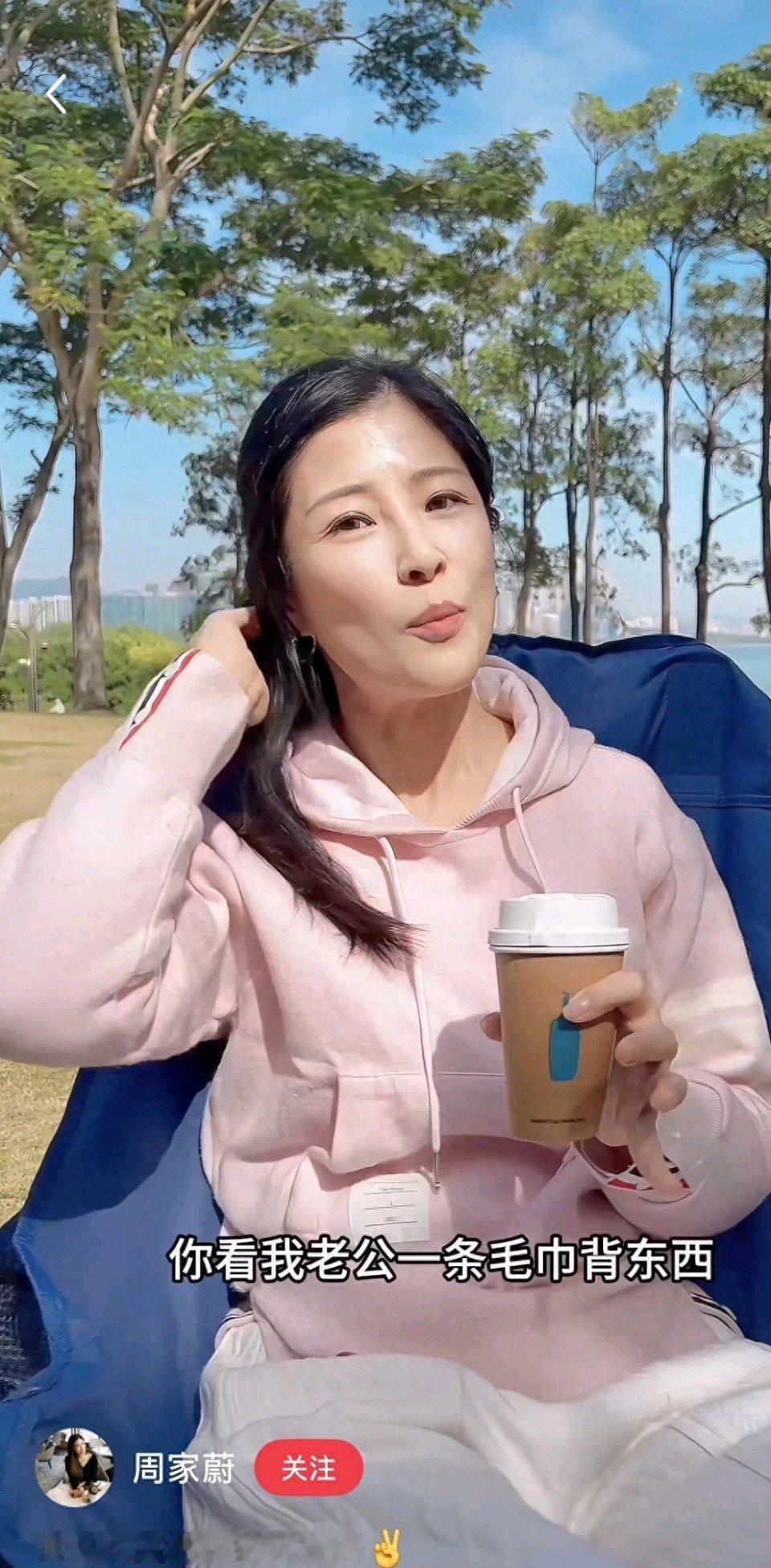 洪金宝长子一家四口移居深圳这事挺让人意外的。他们直接住上了复式豪宅，还是两层楼的