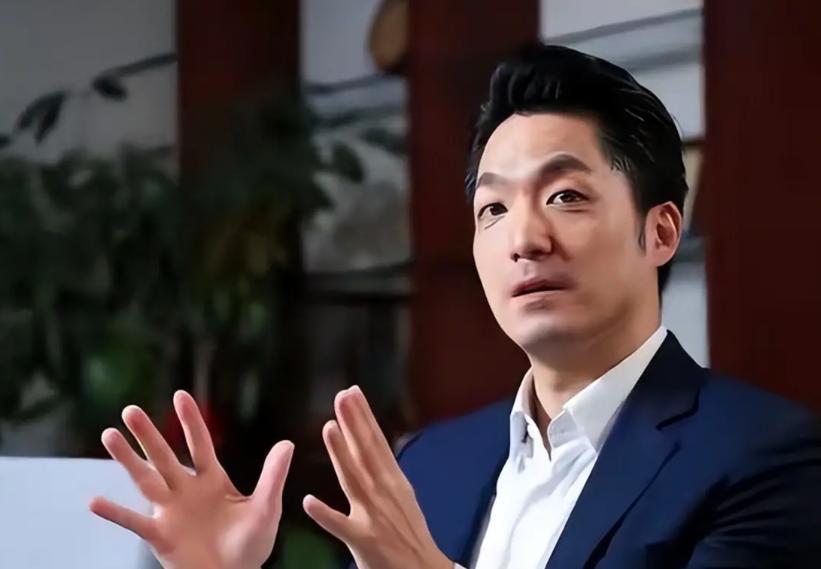 邱毅说，台北市市长蒋万安曾宣称，如果大陆继续在台海进行军机绕台和军演的话，他就要