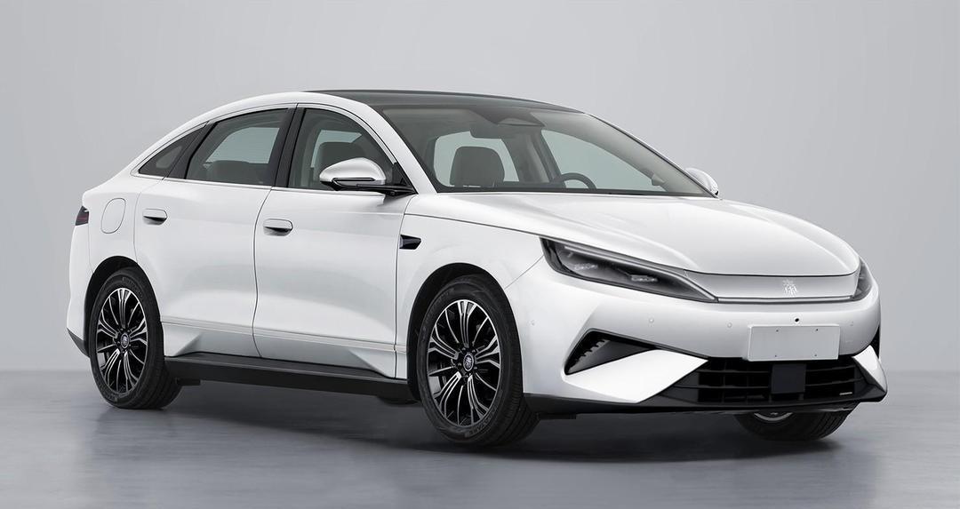 从数据来看，比亚迪、上汽完成难度不大，奇瑞326万辆目标难完成了[捂脸哭]1.比