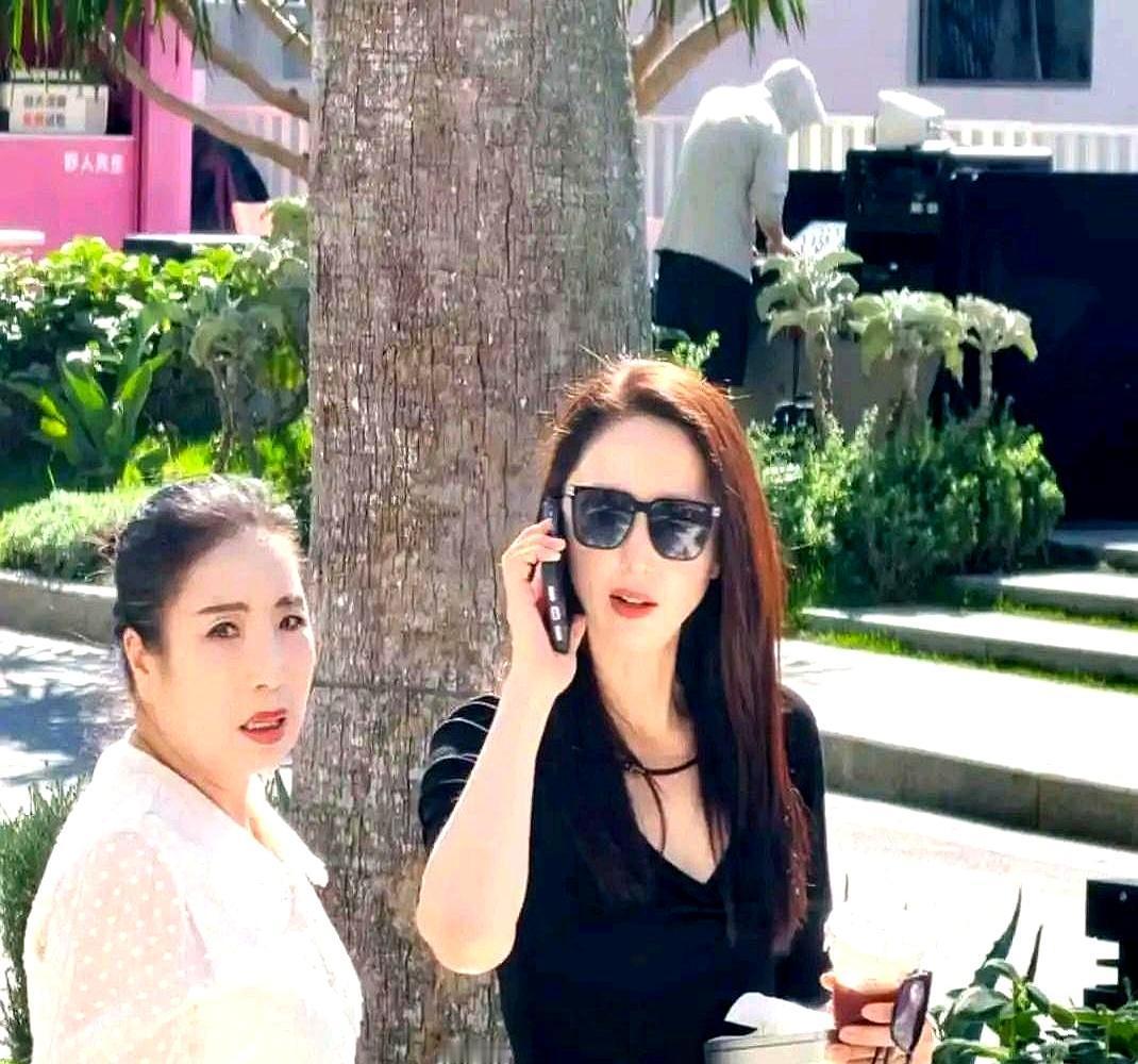 董璇小9岁老公太狠了，婚前协议一签，不仅一分钱不要，还要主动分担她的债。最