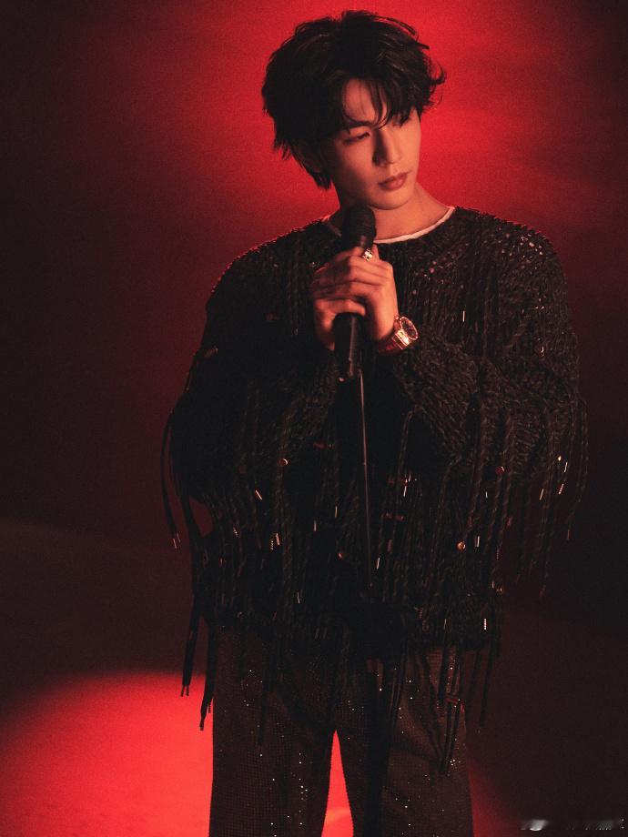 张凌赫28岁生日快乐廿八之年，祝🐮🐮顺遂无忧，星途坦荡✨张凌赫1230生日快