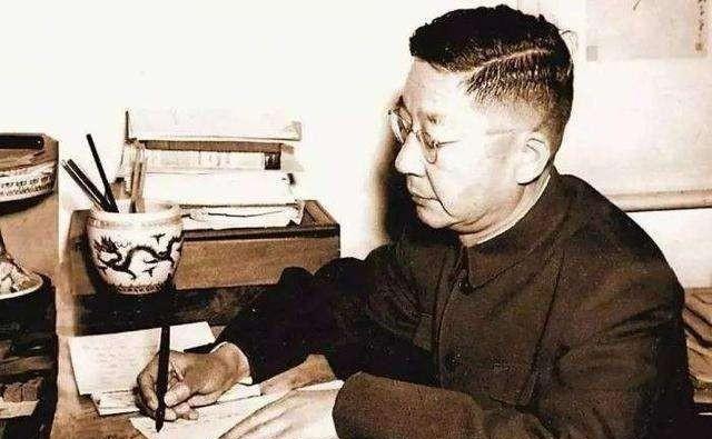 1966年8月，老舍在北京太平湖投湖自尽。老舍1899年出生在北京小羊角胡同一